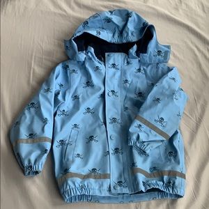 Kids raincoat with pirate pattern